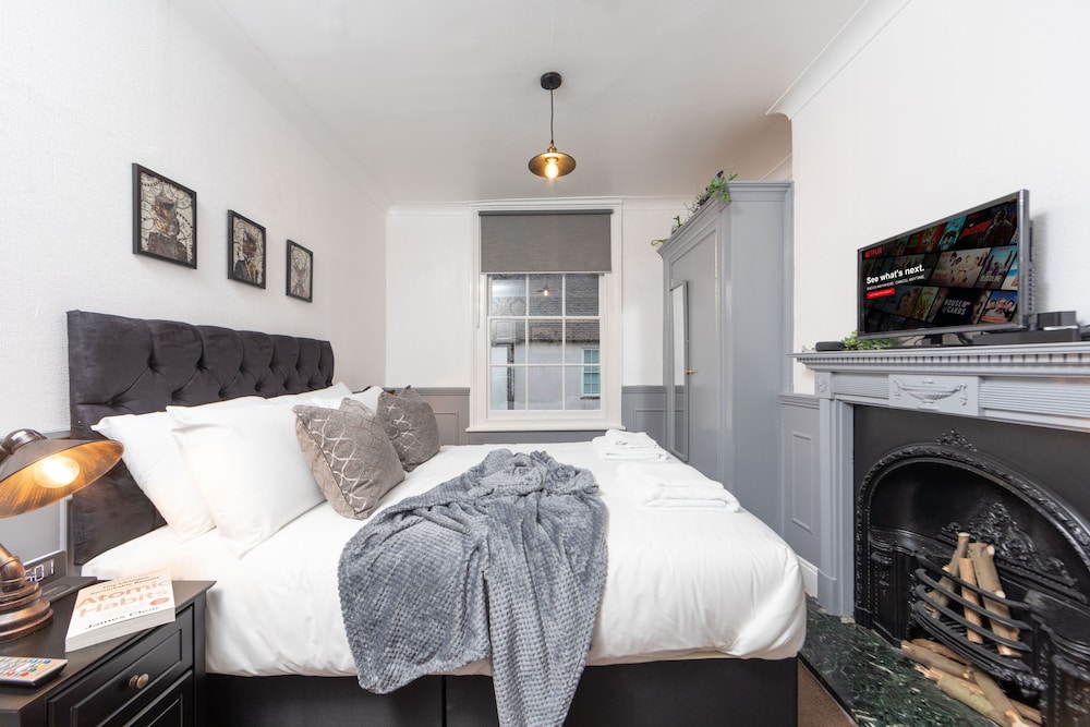 6 bedroom city centre townhouse