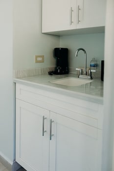 grapetree bay hotel and villas