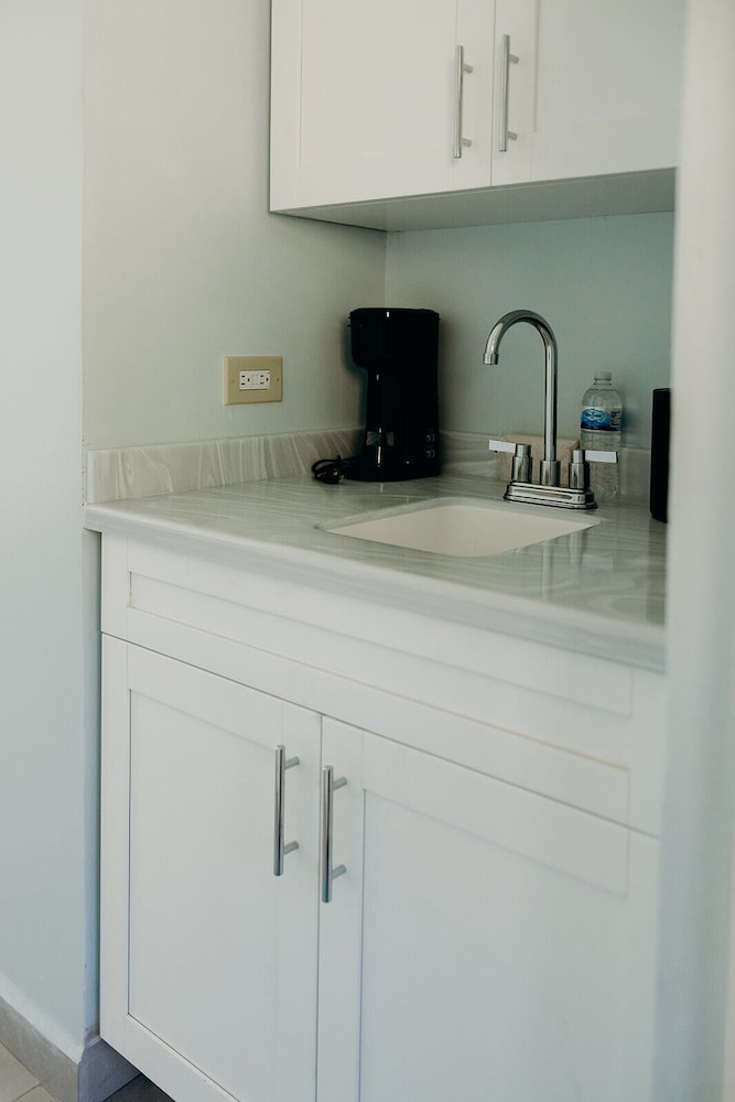 grapetree bay hotel and villas