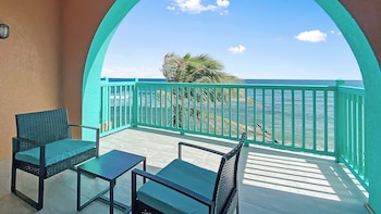 grapetree bay hotel and villas