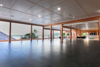 grapetree bay hotel and villas