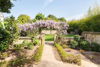 marques garden house by olivia