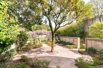 marques garden house by olivia