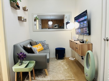 comfycosy 1 br with stunning city view at the loop