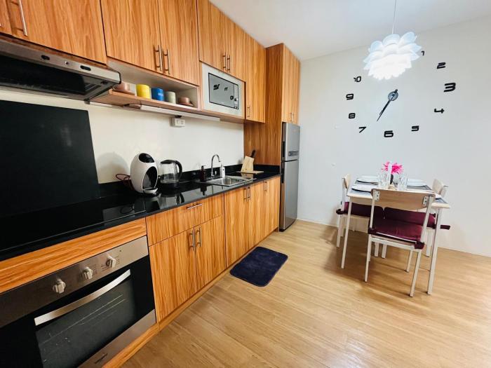comfycosy 1 br with stunning city view at the loop
