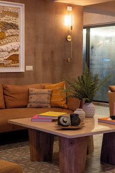 hibird apartment and suites hotel