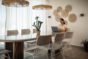 hibird apartment and suites hotel