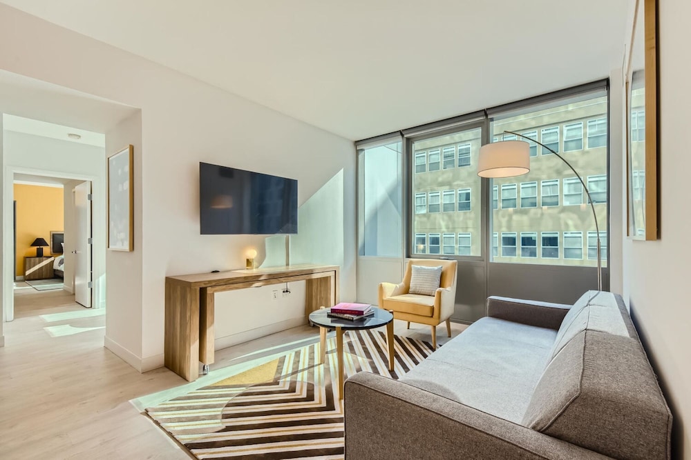 sentral michigan avenue