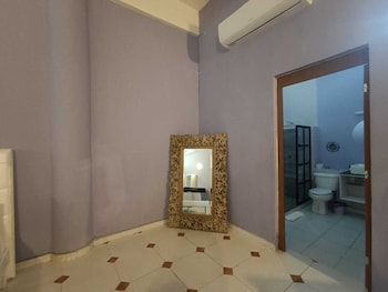 cozy studio across from the ocean e12