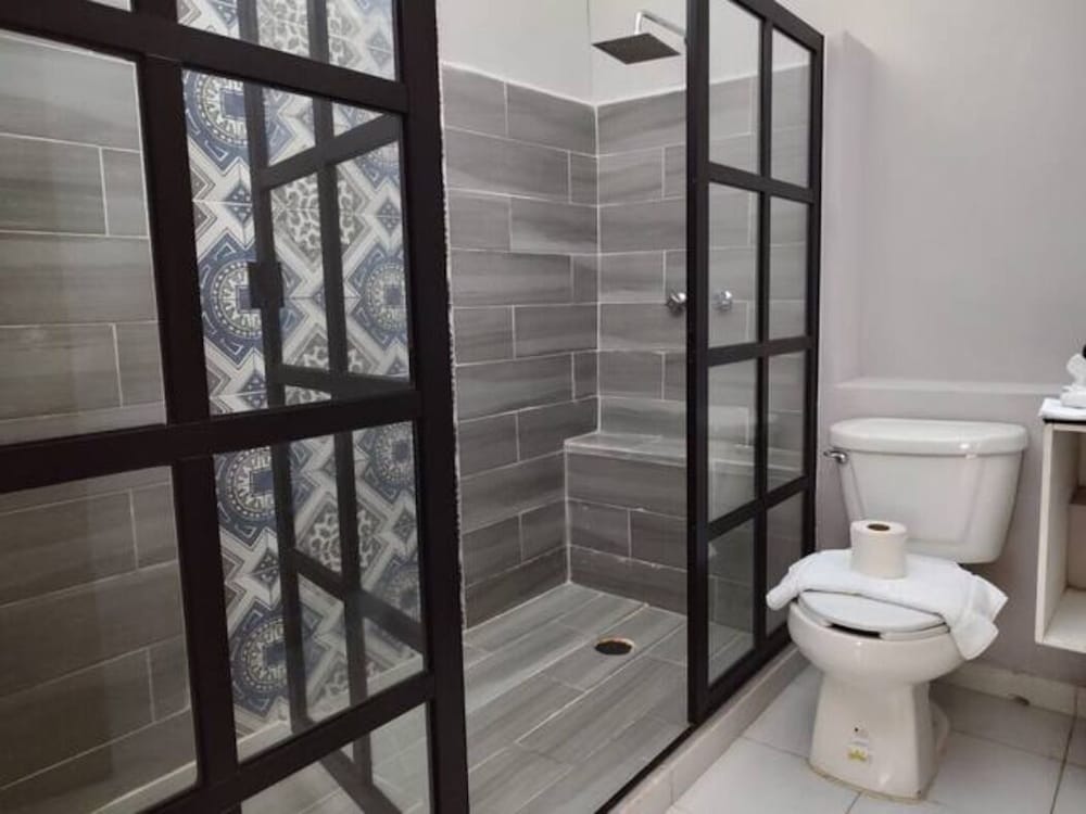 cozy studio across from the ocean e12