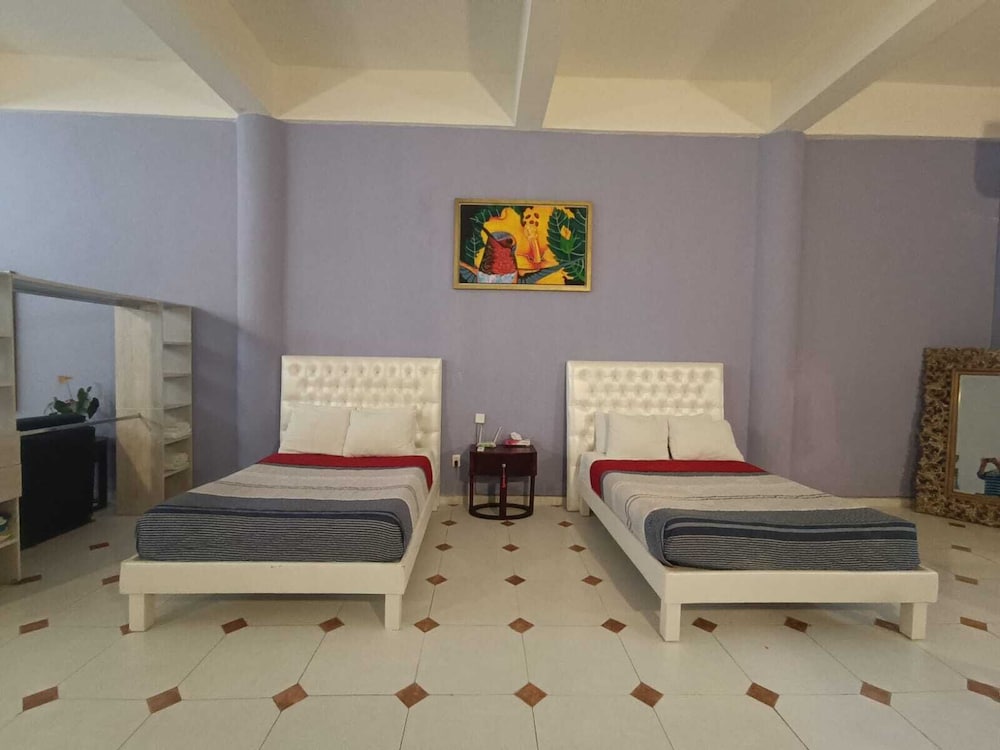 cozy studio across from the ocean e12