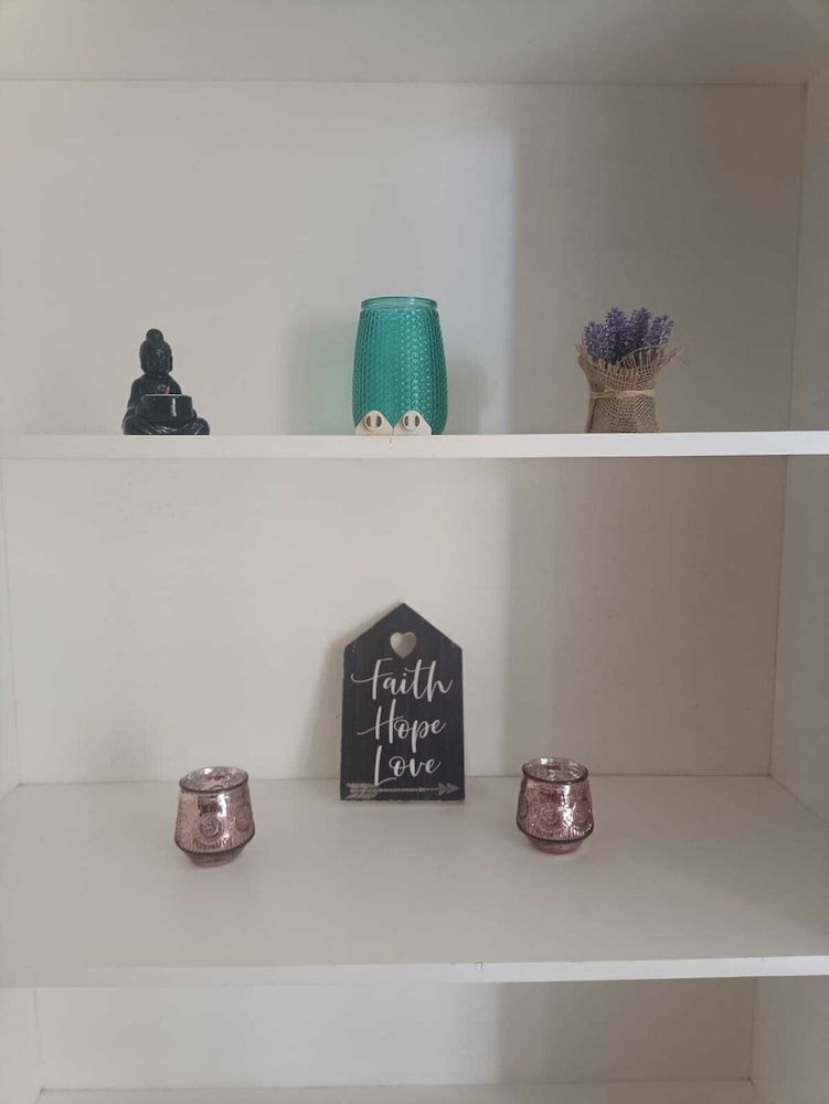 cozy studio across from the ocean e12