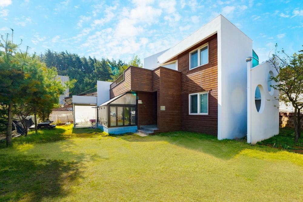 daebudo sunshine kids pool villa