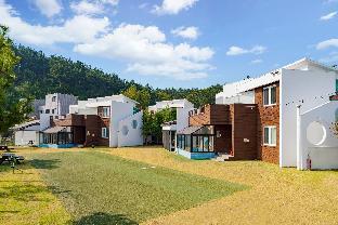 daebudo sunshine kids pool villa