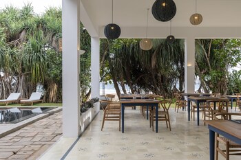 Halcyon Mawella,Morakatiyara>>Hambantota,3.5 star