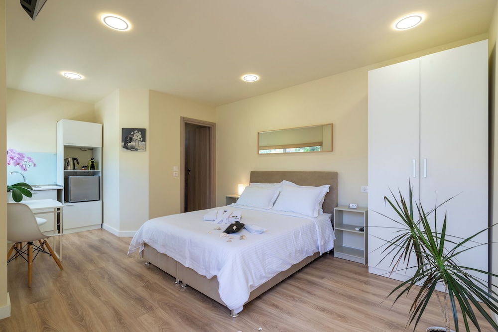 modular bungalows with heated pool artemis greece