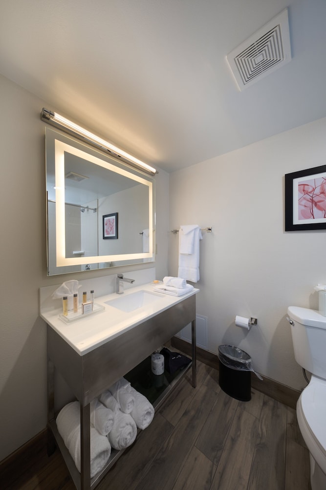 holiday inn milwaukee brookfield by ihg