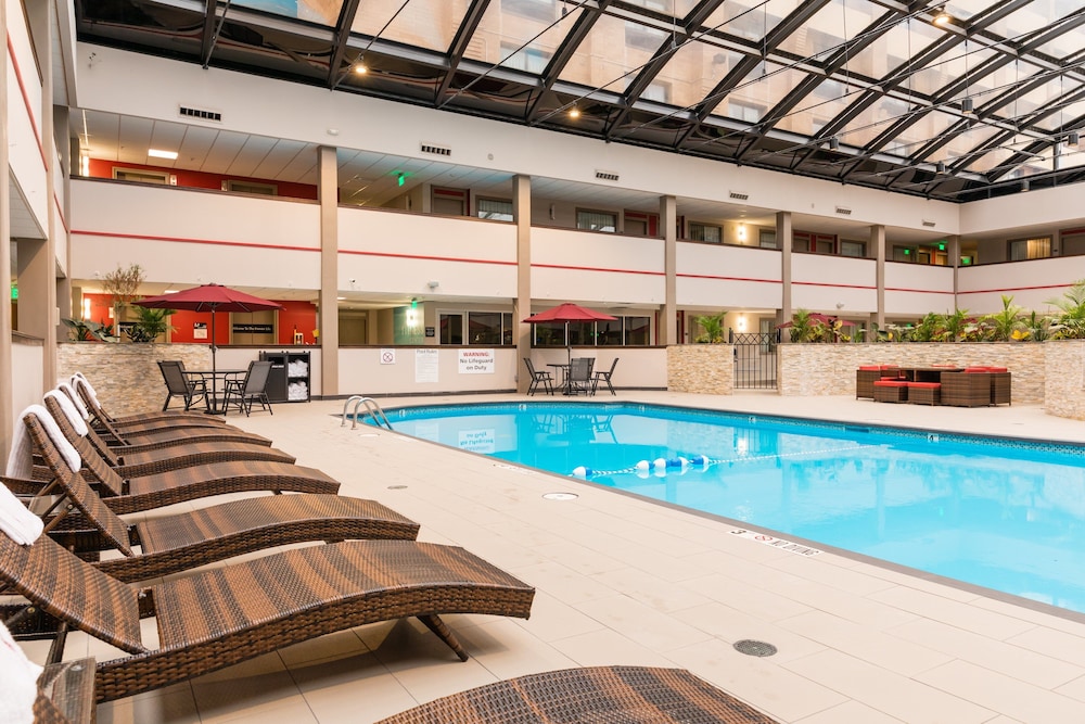 holiday inn milwaukee brookfield by ihg