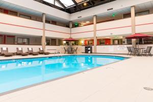 holiday inn milwaukee brookfield by ihg