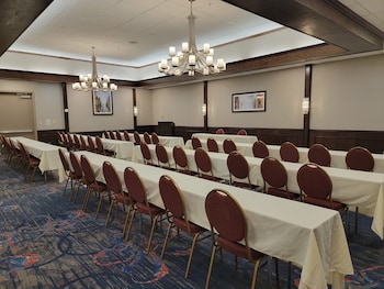 holiday inn milwaukee brookfield by ihg