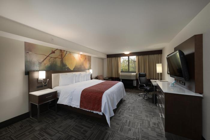 holiday inn milwaukee brookfield by ihg