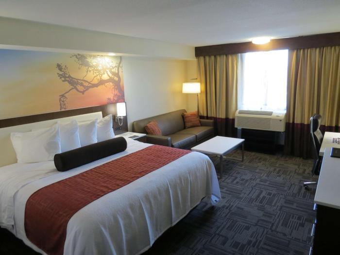 holiday inn milwaukee brookfield by ihg