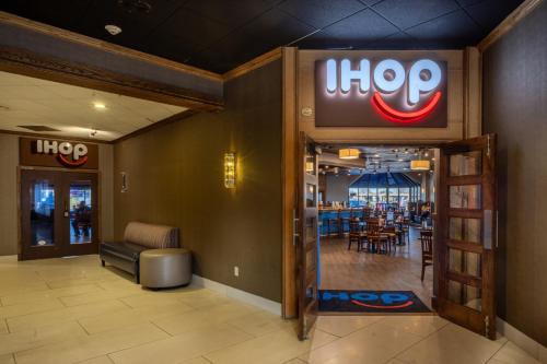 holiday inn milwaukee brookfield by ihg