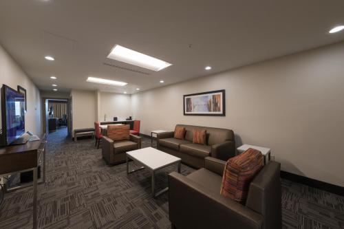 holiday inn milwaukee brookfield by ihg