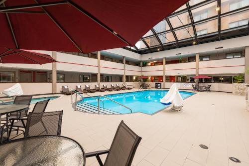 holiday inn milwaukee brookfield by ihg