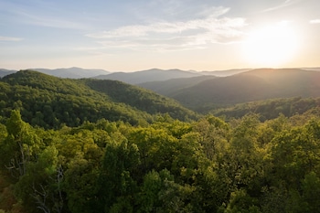 Love Ridge Mountain Lodging,Lyndhurst>>Lexington,3 star
