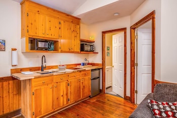 Love Ridge Mountain Lodging,Lyndhurst>>Lexington,3 star