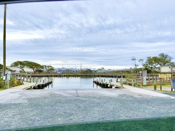 Saltwater Suites,605 N Topsail Dr,2.5 star