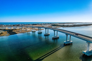 Saltwater Suites,605 N Topsail Dr,2.5 star