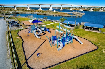 Saltwater Suites,605 N Topsail Dr,2.5 star