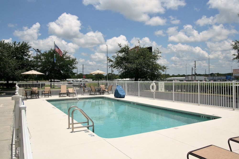 holiday inn express hotel and suites brooksville west by ihg