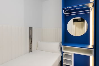 coeo pod hostel