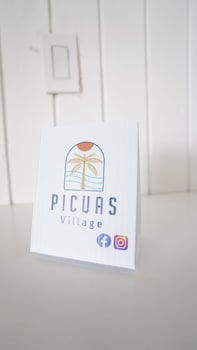picuas village