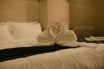 the caye hotel