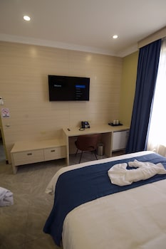the caye hotel