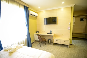the caye hotel