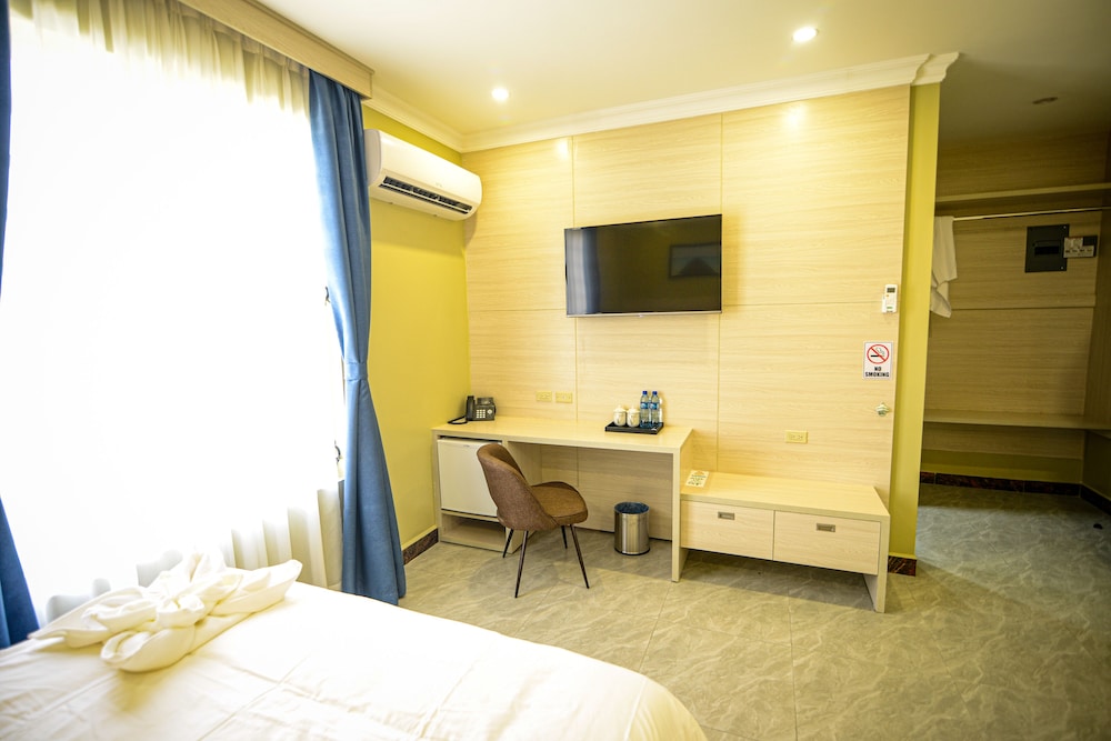 the caye hotel