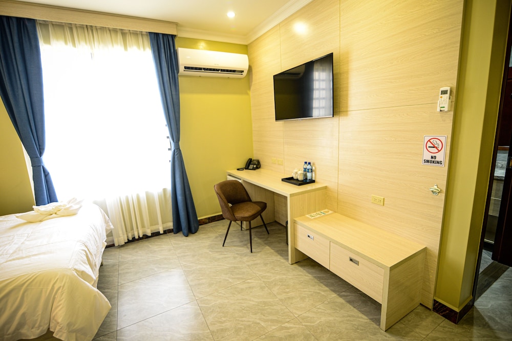 the caye hotel