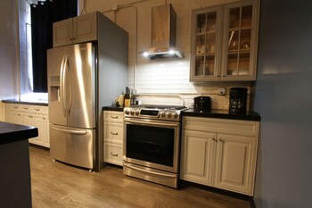 424 gold way 3bed 2bath apartment