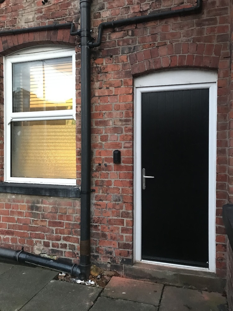 contemporary 1 bed studio for comfy stay in wigan