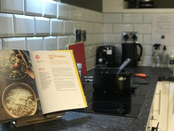 contemporary 1 bed studio for comfy stay in wigan