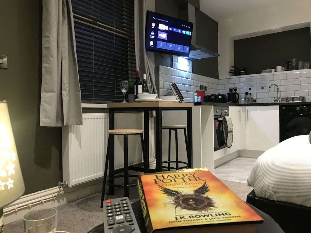 contemporary 1 bed studio for comfy stay in wigan