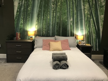 contemporary 1 bed studio for comfy stay in wigan