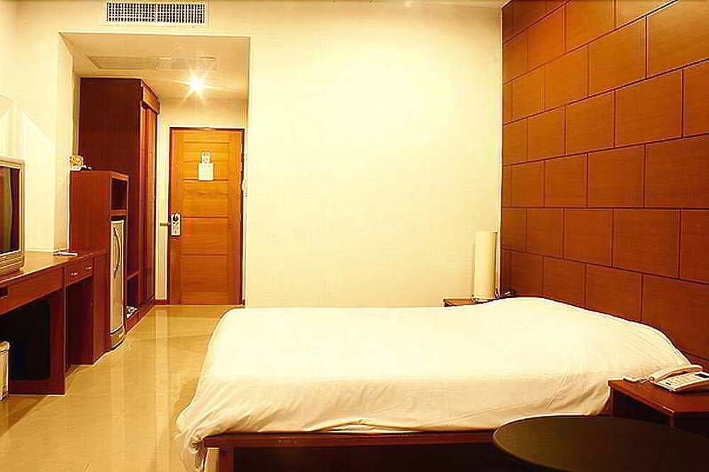 dragon beach resort jomtien pattaya