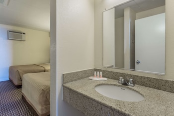 Travelodge By Wyndham Suites Virginia Beach Oceanfront,Northeast Virginia Beach>>Norfolk - Virginia Beach,2 star