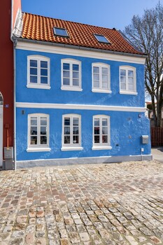 city harbour house